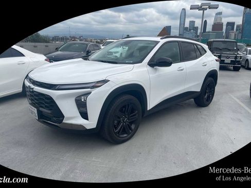 Used 2024 Chevrolet Trax ACTIV w/ Sunroof Package FWD image 1