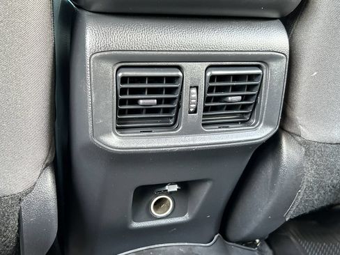 Used 2023 Toyota RAV4 LE AWD/4WD image 18