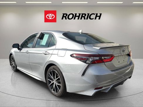 Used 2021 Toyota Camry SE w/ Convenience Package image 8