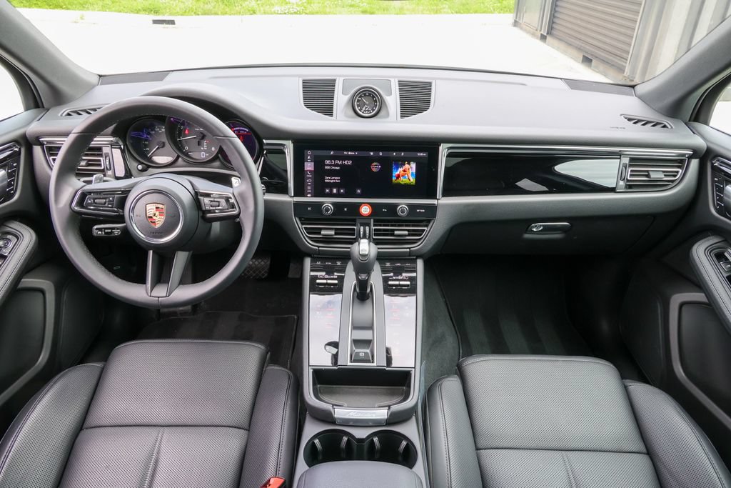 Certified 2026 Porsche Macan AWD/4WD image 10