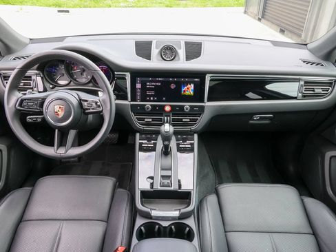 Certified 2026 Porsche Macan AWD/4WD image 10