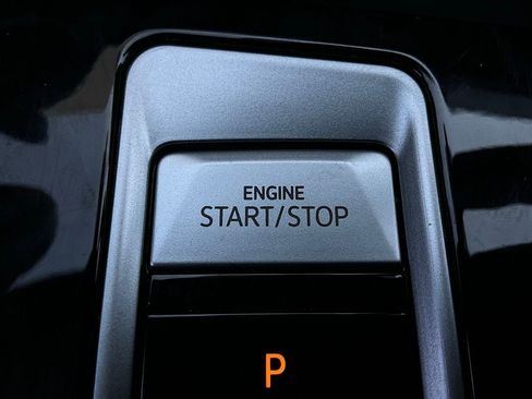 Used 2025 Volkswagen Atlas Cross Sport SE image 24