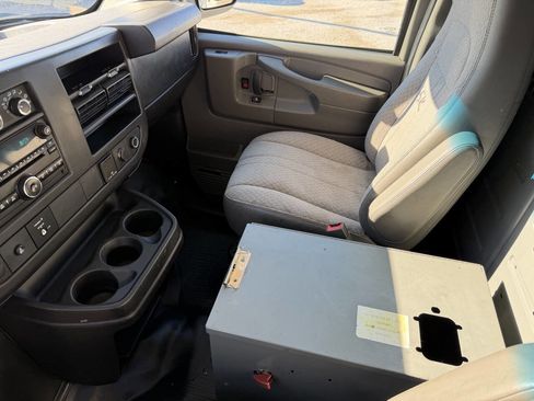 Used 2015 Chevrolet Express 2500 image 14