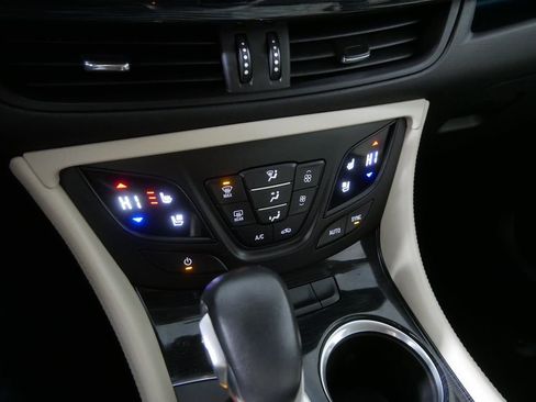 Used 2018 Buick Envision Premium image 25