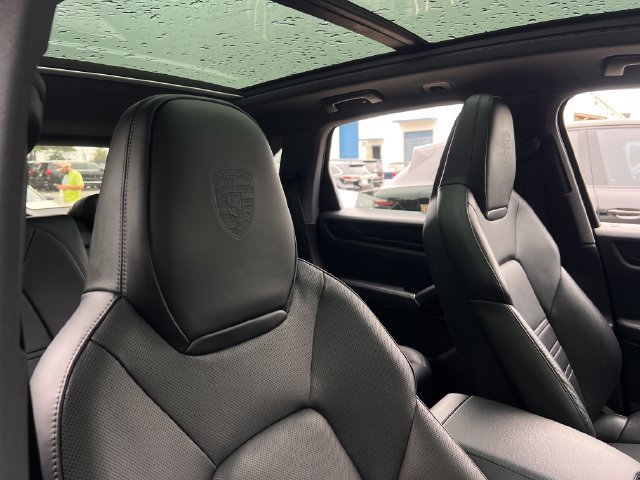 Used 2023 Porsche Cayenne AWD/4WD image 39