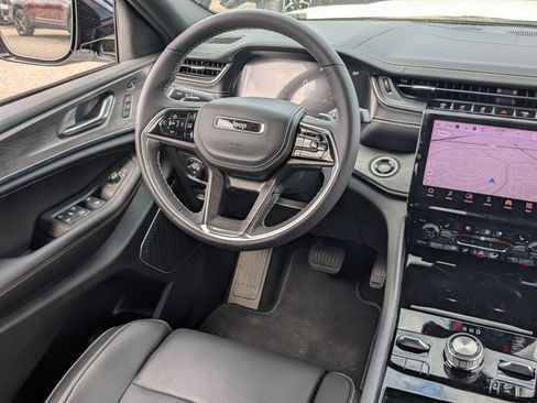 New 2025 Jeep Grand Cherokee Overland w/ Luxury Tech Group IV image 11