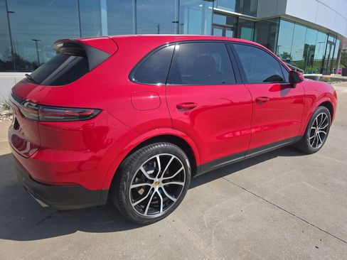 Used 2021 Porsche Cayenne AWD/4WD image 7