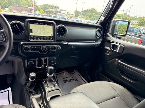 Used 2023 Jeep Gladiator Sport AWD/4WD image 21