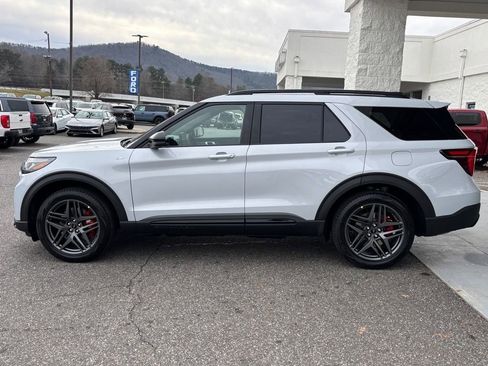 New 2026 Ford Explorer ST-Line w/ ST-Line Street Pack image 24