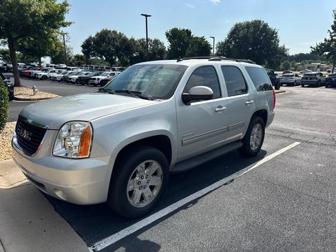 Used 2011 GMC Yukon SLT w/ SLT-2 Equipment Package RWD image 2