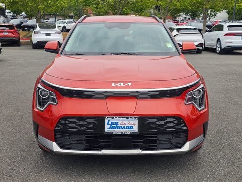 Certified 2023 Kia Niro Wind w/ Wind Preserve Package FWD image 2