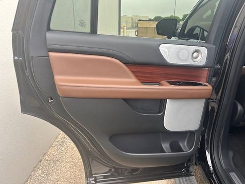 Used 2023 Lincoln Navigator Reserve RWD image 10