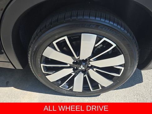 Used 2025 Mitsubishi Outlander AWD image 35