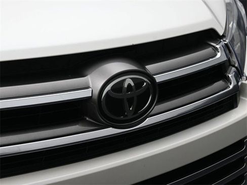 Used 2017 Toyota Highlander Limited image 29