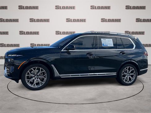 Used 2023 BMW X7 xDrive40i w/ Premium Package image 2