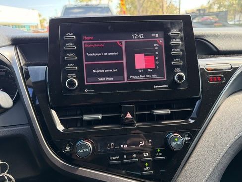 Used 2024 Toyota Camry SE image 12