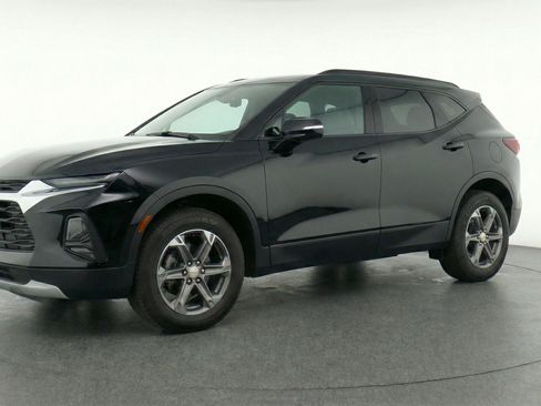 Used 2025 Chevrolet Blazer LT FWD image 3