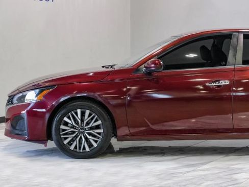 Used 2023 Nissan Altima 2.5 SV FWD image 18
