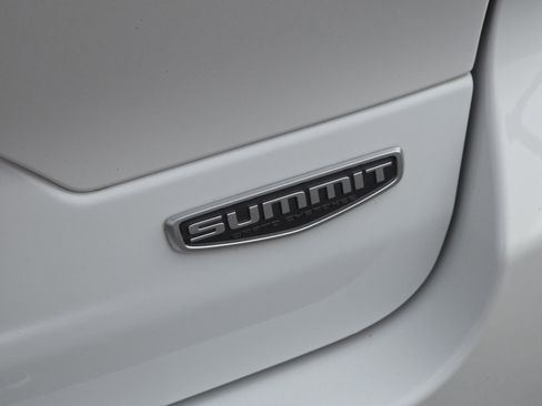 Used 2022 Jeep Grand Cherokee Summit w/ Luxury Tech Group V image 25