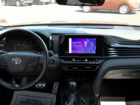 Used 2025 Toyota Camry SE w/ Convenience Package FWD image 39