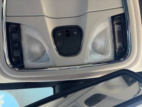 Used 2016 Jeep Cherokee 75th Anniversary FWD image 39