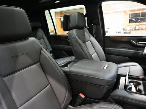 New 2026 GMC Yukon XL Denali w/ Denali Reserve Package image 10