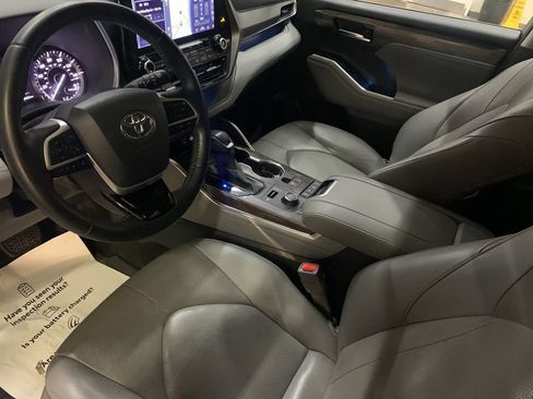 Used 2022 Toyota Highlander Limited AWD/4WD image 11