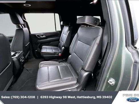 Used 2023 Chevrolet Suburban Premier image 19
