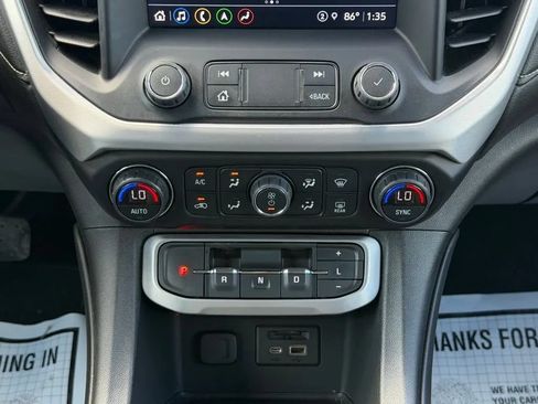 Used 2022 GMC Acadia SLT AWD/4WD image 23