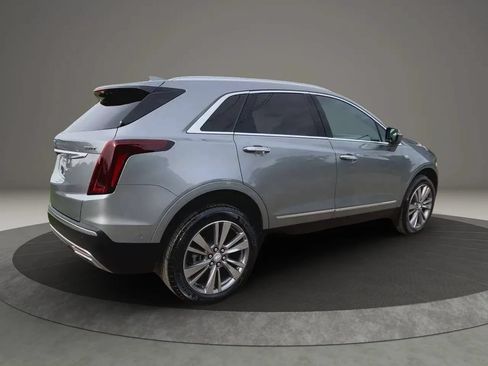Used 2024 Cadillac XT5 Premium Luxury w/ Technology Package AWD/4WD image 5