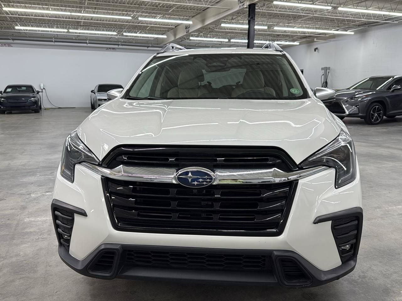 Used 2023 Subaru Ascent Limited w/ Technology Package AWD/4WD image 3