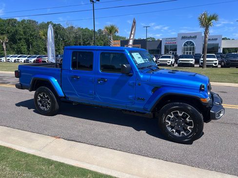 New 2026 Jeep Gladiator Sport AWD/4WD image 4