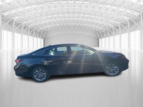 Used 2020 Toyota Avalon XLE image 4