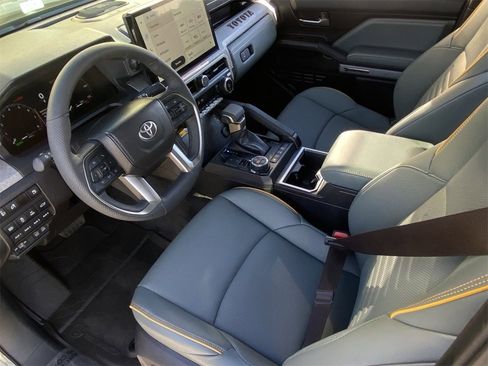 Used 2025 Toyota Tacoma TRD Sport image 18