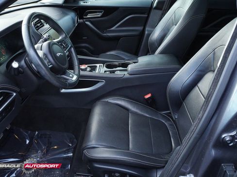 Used 2017 Jaguar F-PACE R-Sport image 13