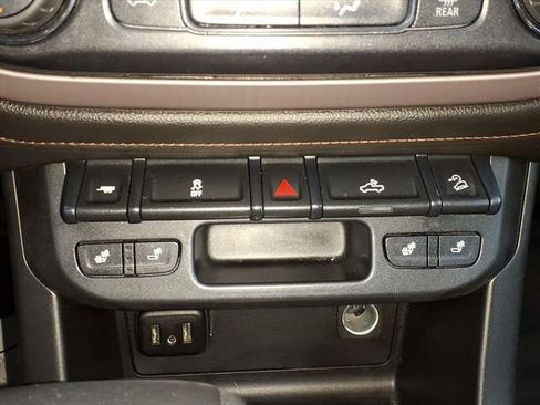 Used 2021 GMC Canyon AT4 image 18