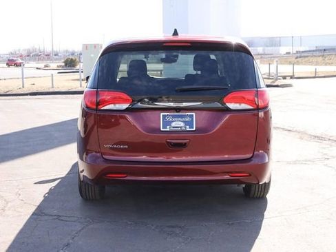 Used 2023 Chrysler Voyager LX image 6