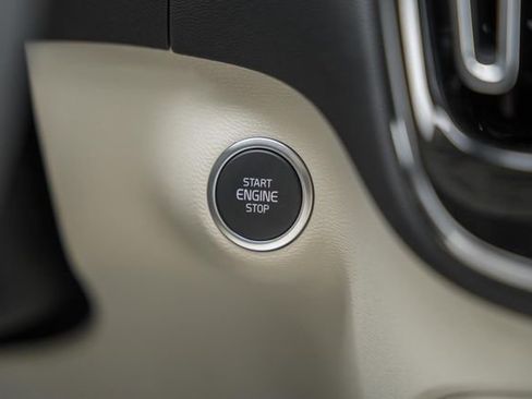 New 2026 Volvo XC40 B5 Ultra w/ Protection Package Premier image 29