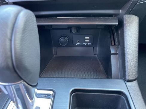 Used 2019 Subaru Outback 2.5i Premium image 14