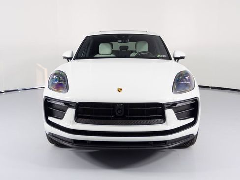 New 2026 Porsche Macan image 7