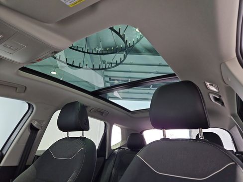 Certified 2023 Volkswagen Taos SE w/ Panoramic Sunroof Package FWD image 12