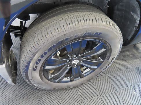 Used 2023 Nissan Titan SV w/ SV Convenience Package image 8