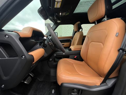 Used 2023 Land Rover Defender 110 image 10