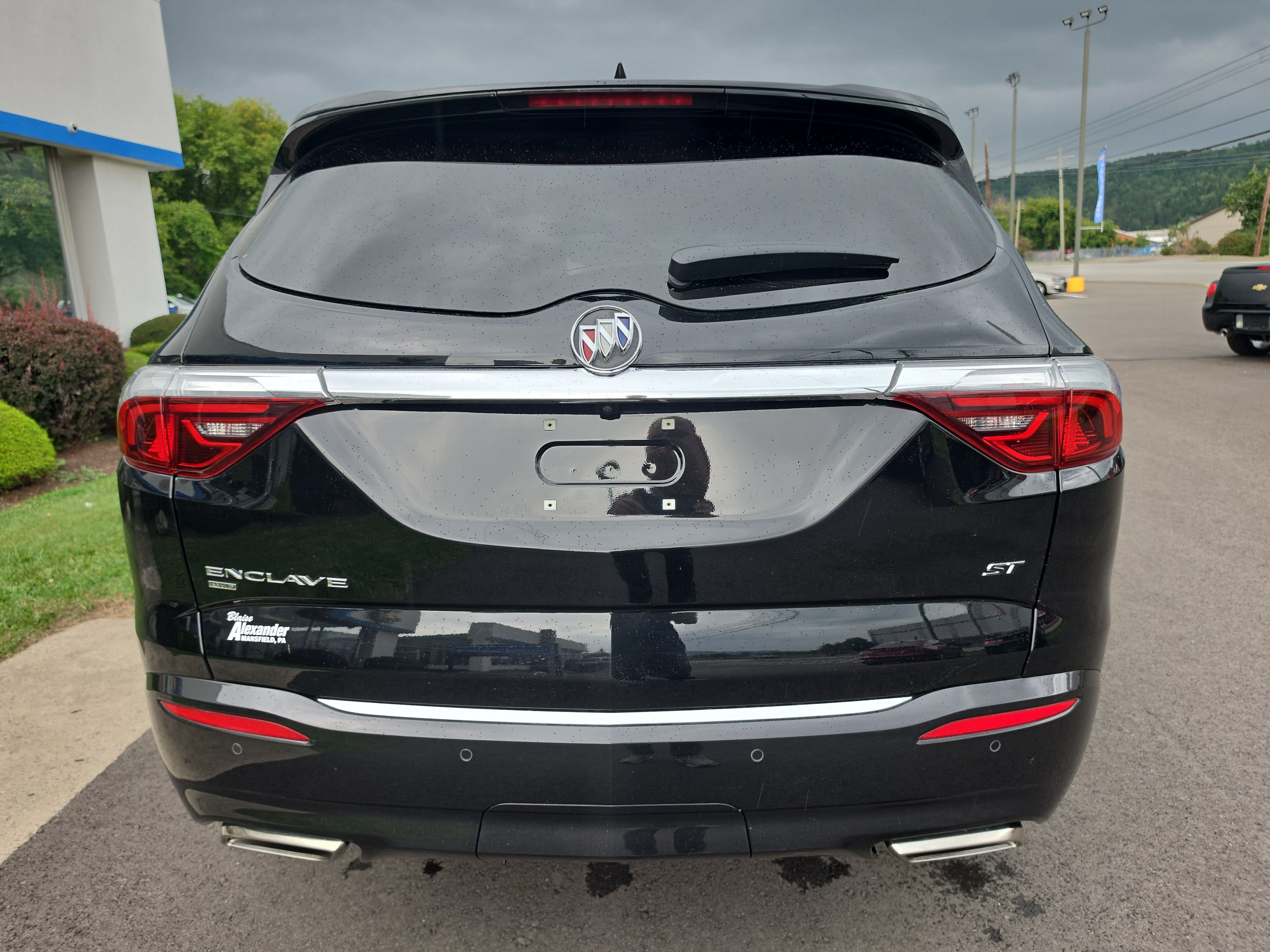Used 2024 Buick Enclave Essence w/ Experience Buick Package AWD/4WD image 4