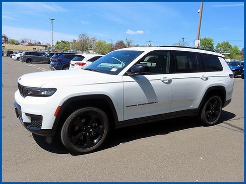 Used 2023 Jeep Grand Cherokee L Laredo AWD/4WD image 3