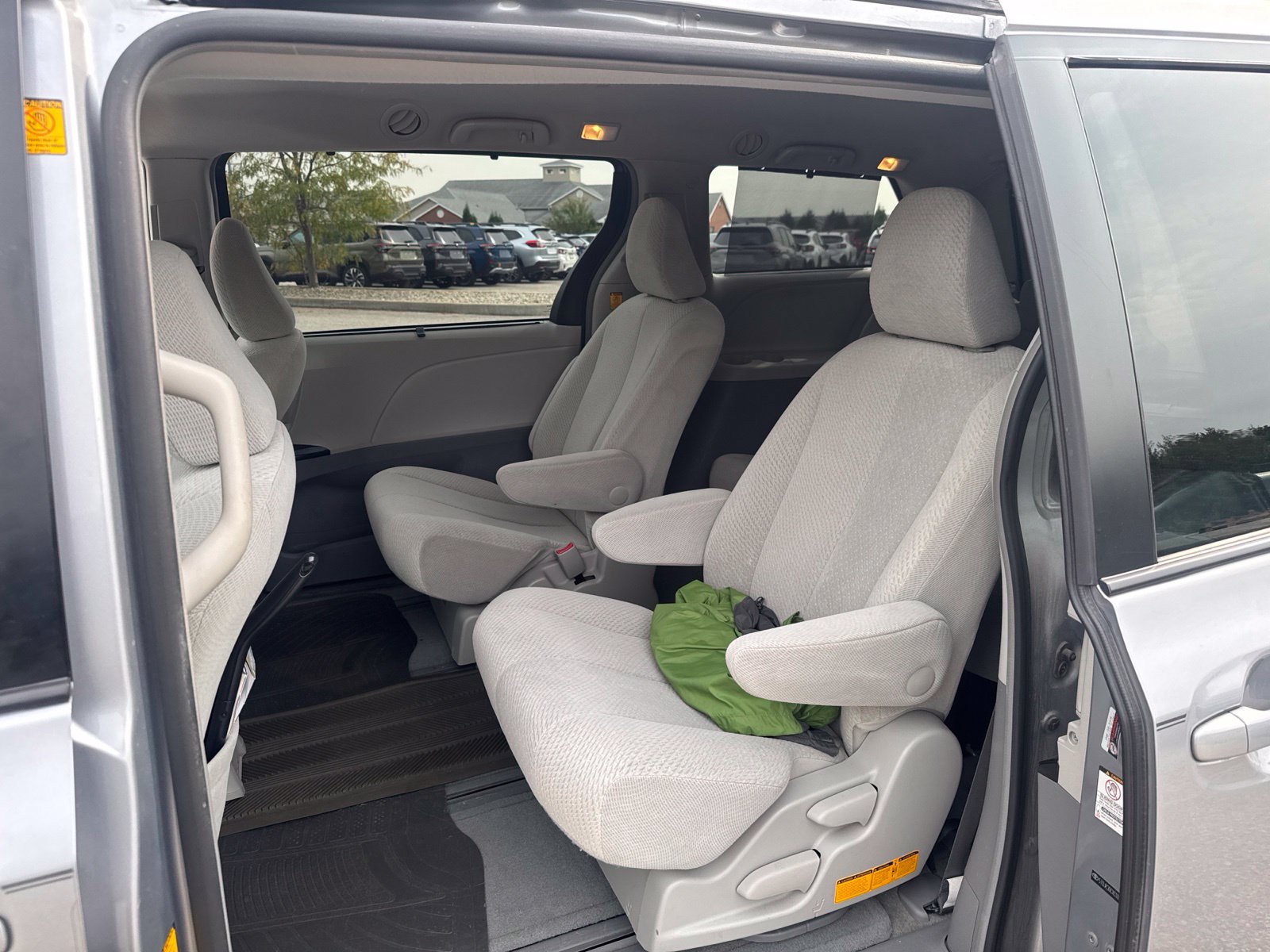 Used 2012 Toyota Sienna LE w/ Towing Pkg AWD/4WD image 33