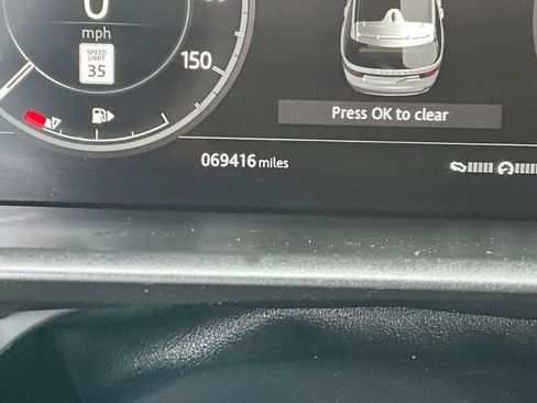 Used 2018 Land Rover Discovery HSE image 15