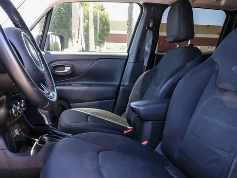 Used 2017 Jeep Renegade Altitude FWD image 25