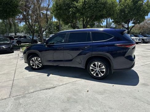 Used 2024 Toyota Highlander XLE FWD image 15