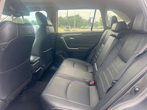 Used 2021 Toyota RAV4 XLE Premium FWD image 5